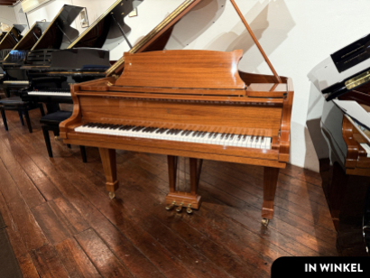 Steinway & Sons M