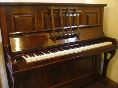 Nathaniel Berry & Sons piano