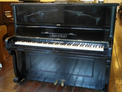 oude klassiek zwarte piano