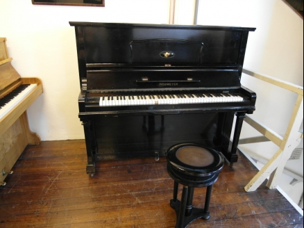 zwarte neuymer piano